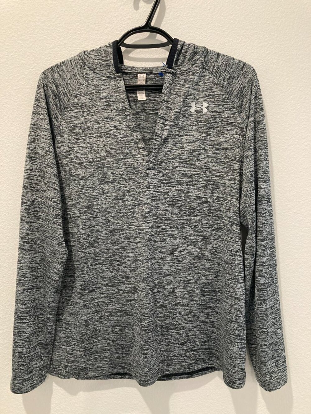 Under Armour HeatGear Gray Space Dye Split V Neck Hoodie M